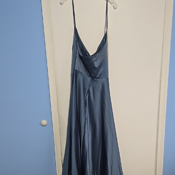 Elegant Blue Satin Dress - Picture 2 of 4